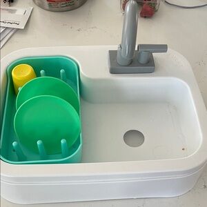 LOVEVERY Kids Play Sink with Dishes
